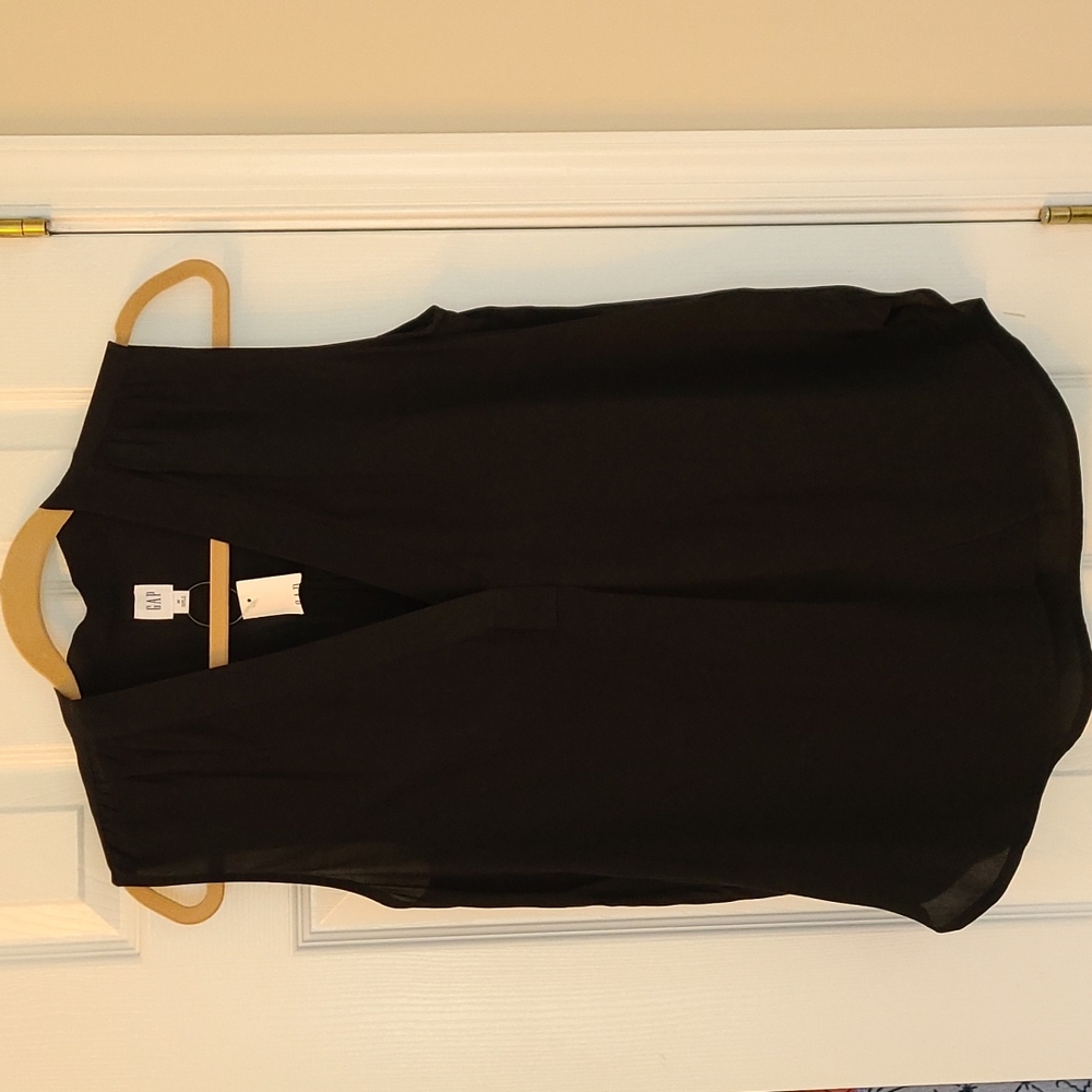 GAP sleeveless top